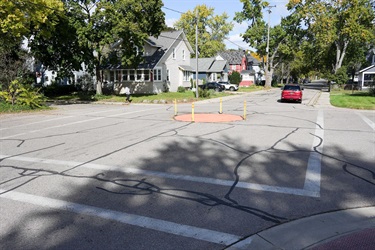 Mini traffic circle at Race and Lane